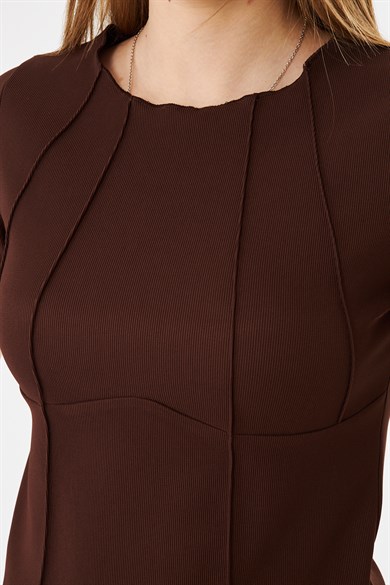 Korset Görünümlü Dikiş Detaylı Fitilli Basic Tshirt Kahverengi