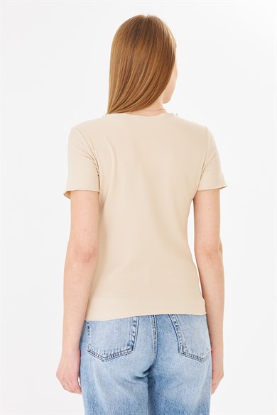 Korset Görünümlü Dikiş Detaylı Fitilli Basic Tshirt Bej