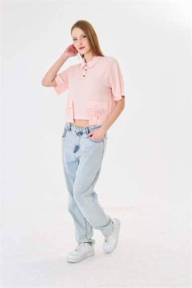 Polo Yaka Yazı Baskılı Cep Detaylı Crop Bluz Pudra