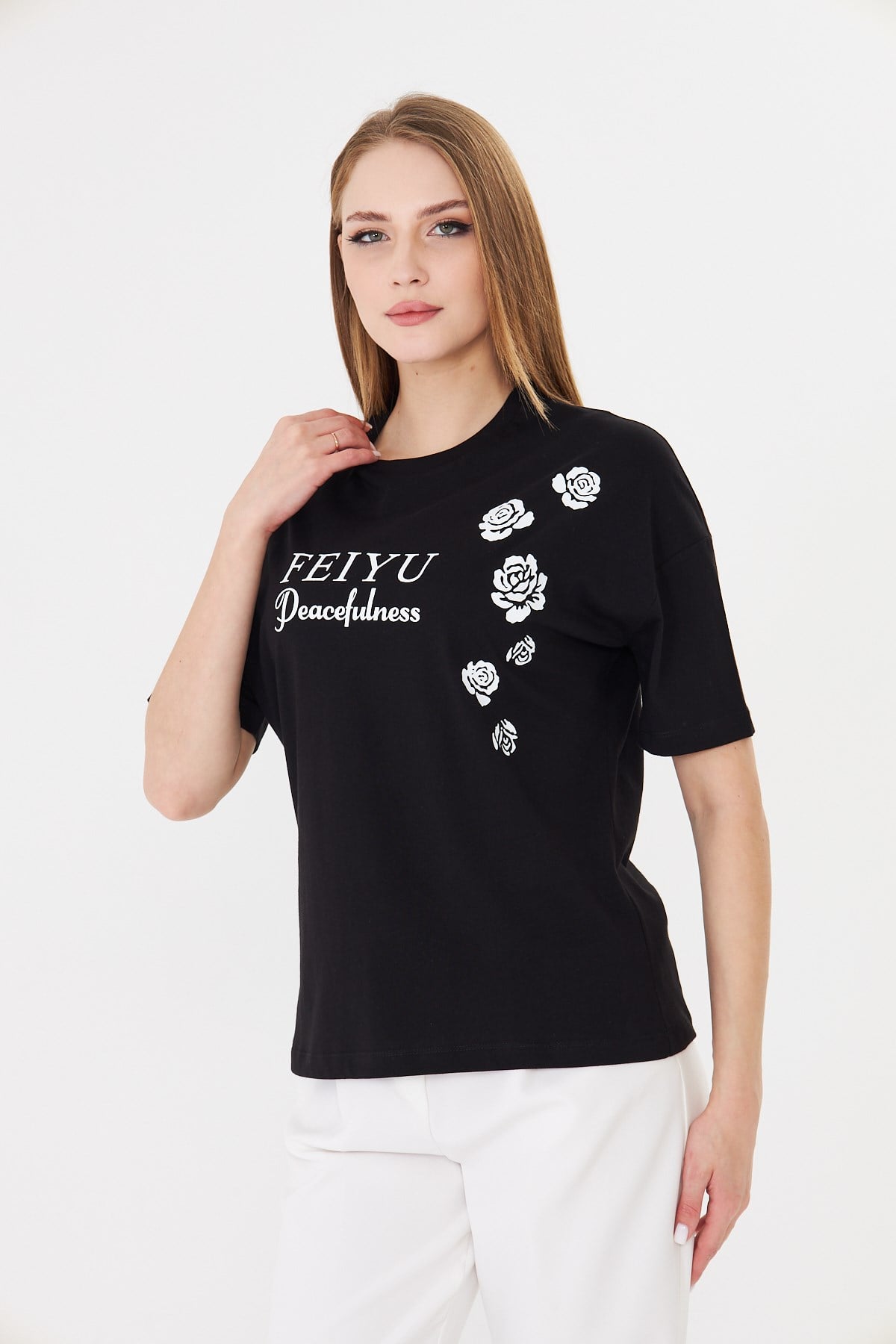  Sortie CollectionFEIYU Peacefulness Gül Baskılı Rahat Kalıp Basic Tişört Siyah