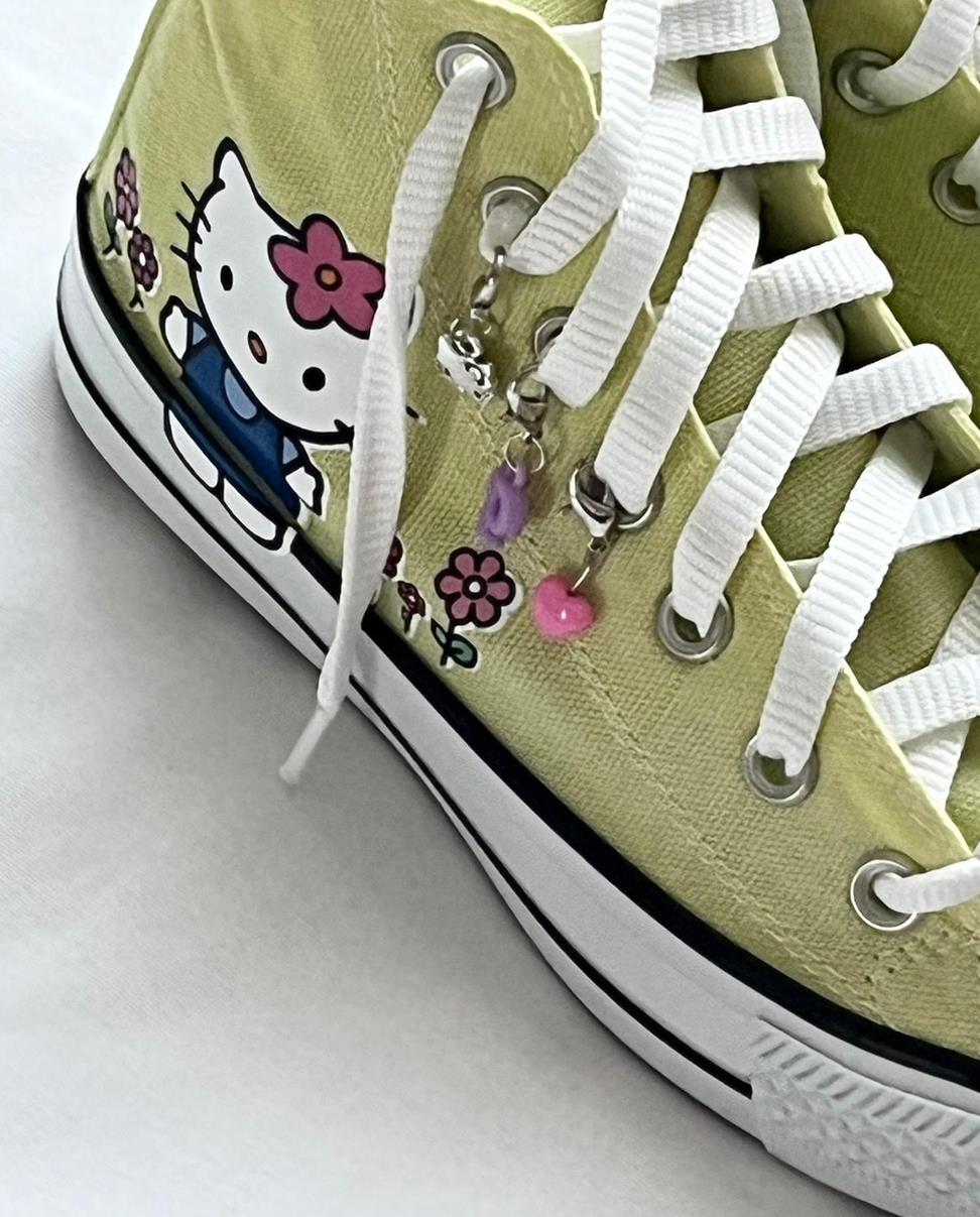 Kitty in Flowers Shoes