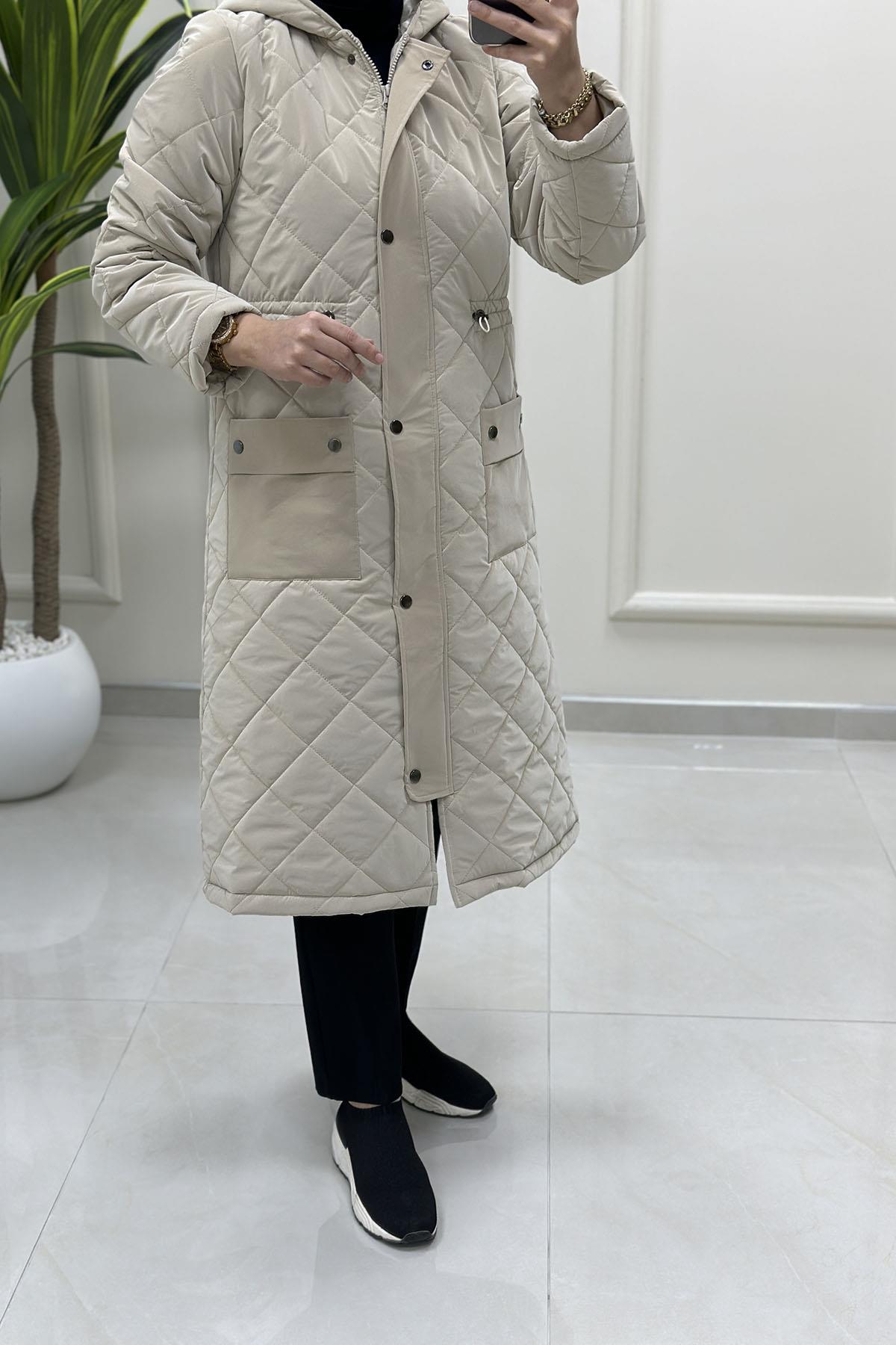 KabanÖnü Fermuarlı Çıtçıtlı Beli Büzgü Detaylı Kadın Kapitone Kaban Bej MLH 4620