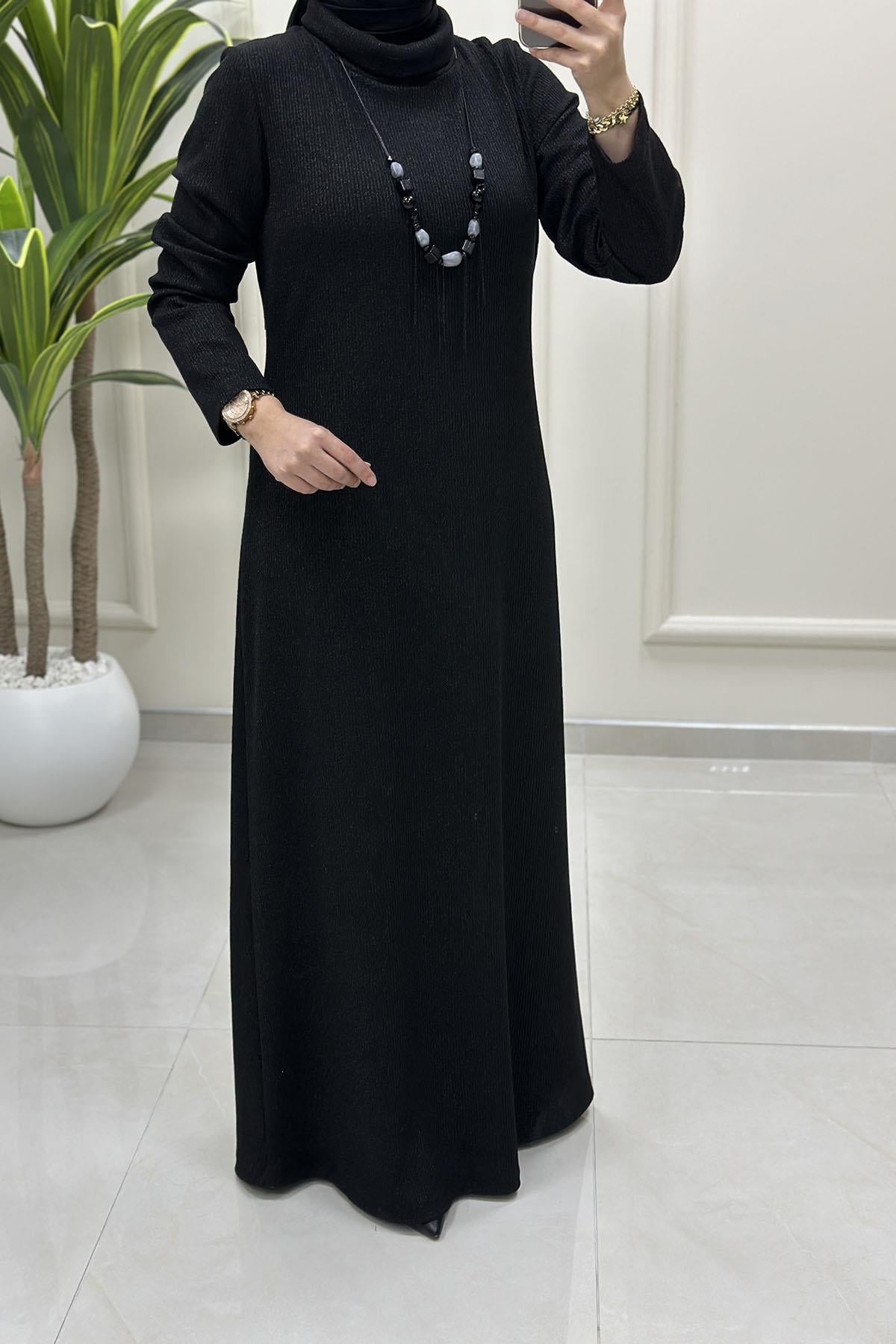 Tesettür ElbiseÖrme Kumaş Kolye Detaylı Kadın Elbise Siyah CNR 2259