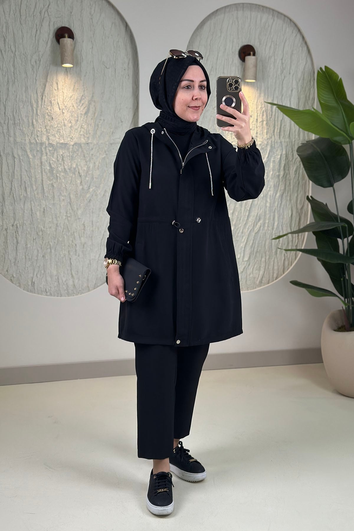 Tesettür Giy Çık KapModal Tensel Önü Fermuarlı Çıtçıtlı Beli Büzgülü Kadın Giyçık Kap Siyah KADO 268412