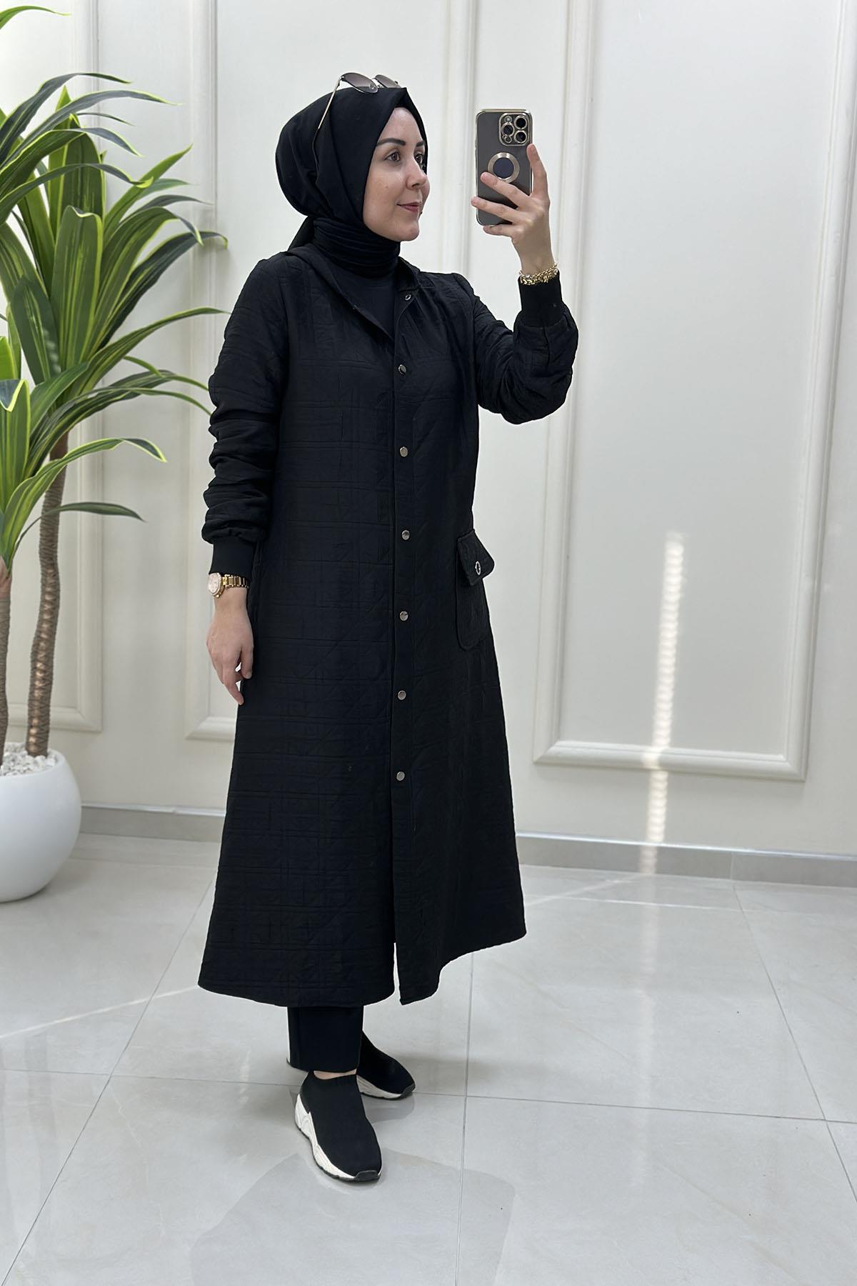 Tesettür Giy Çık KapÖnü Çıtçıtlı Ribana Detaylı Kadın Kapitone Giyçık Kap Siyah CNR 2267
