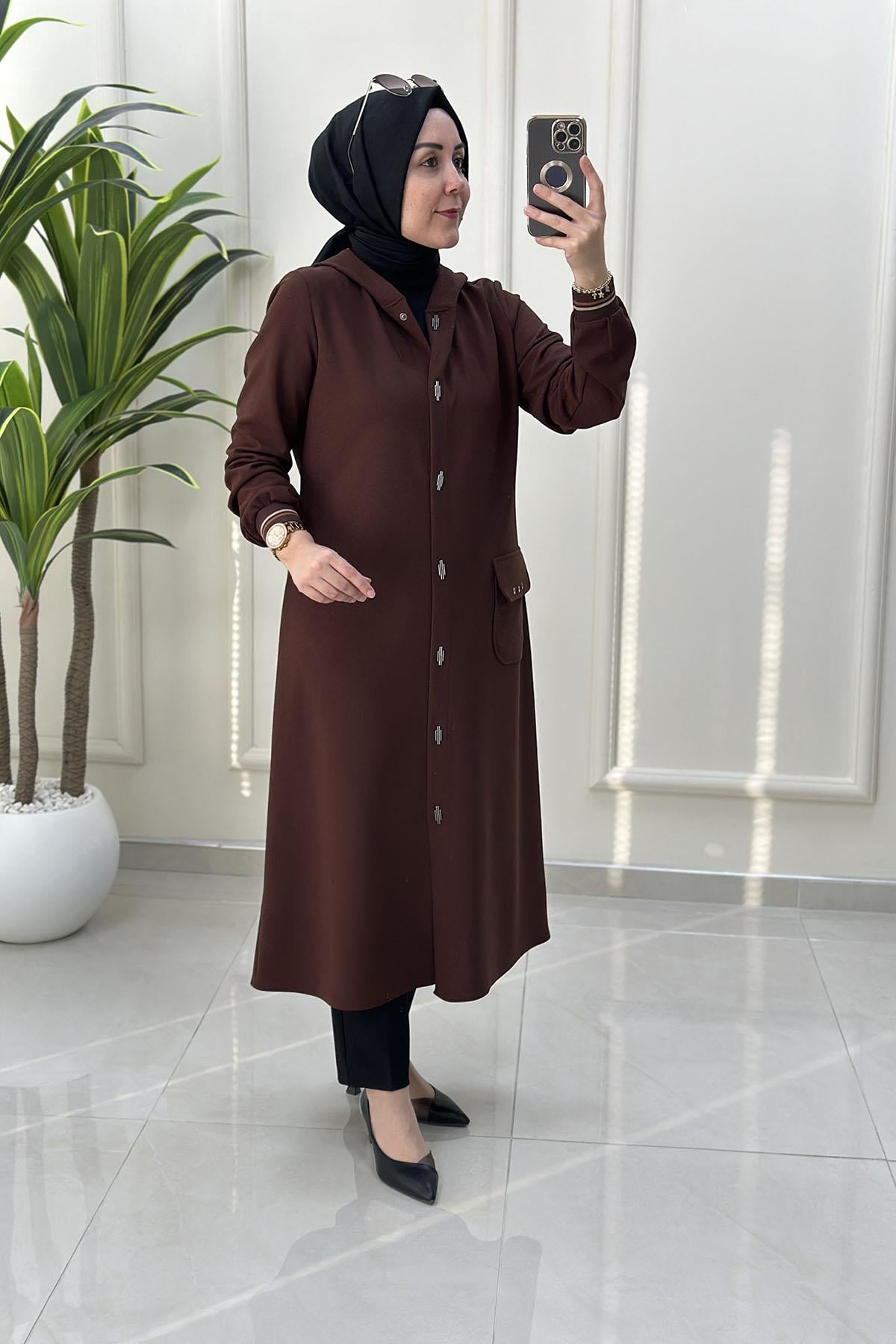 Tesettür Giy Çık KapÖnü Çıtçıtlı Ribana Detaylı Kadın Giyçık Kap Kahverengi CNR 2276