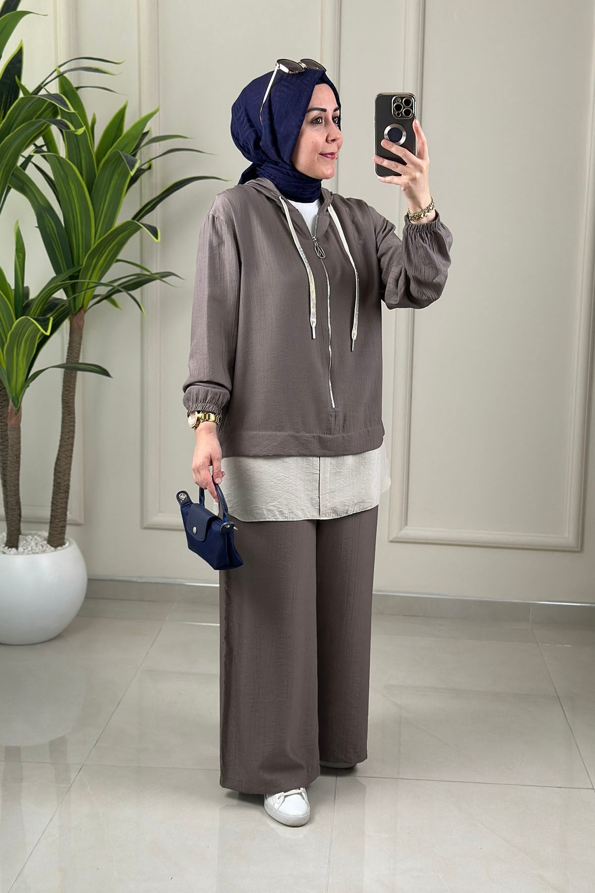 Tesettür İkili TakımArmine Trend Kapüşonlu Fermuarlı Tunik ve Pantolon Kadın İkili Takım Vizon ARM 6146