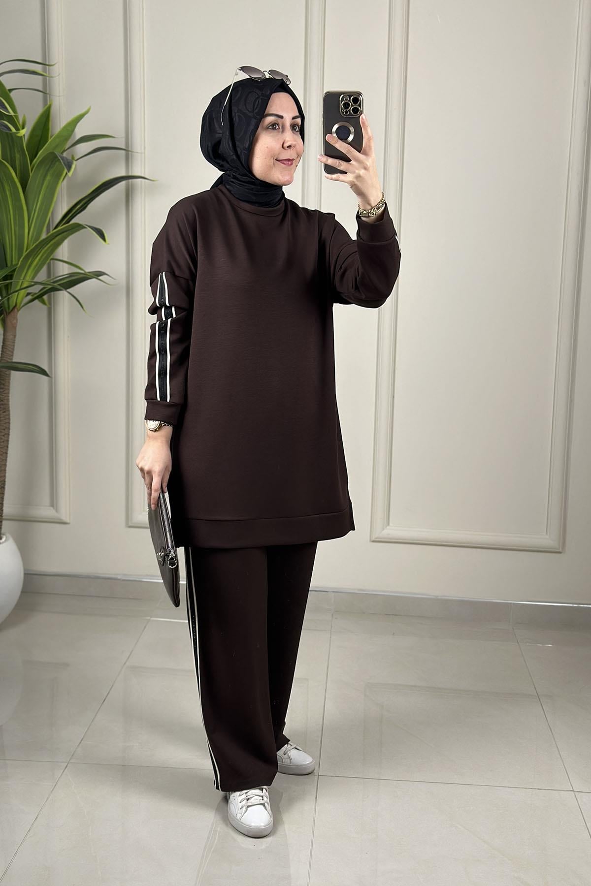 Tesettür Pantolonlu TakımDüşük Omuz Şerit Detaylı Tunik ve Pantolon Kadın İkili Takım Kahverengi GNR 232