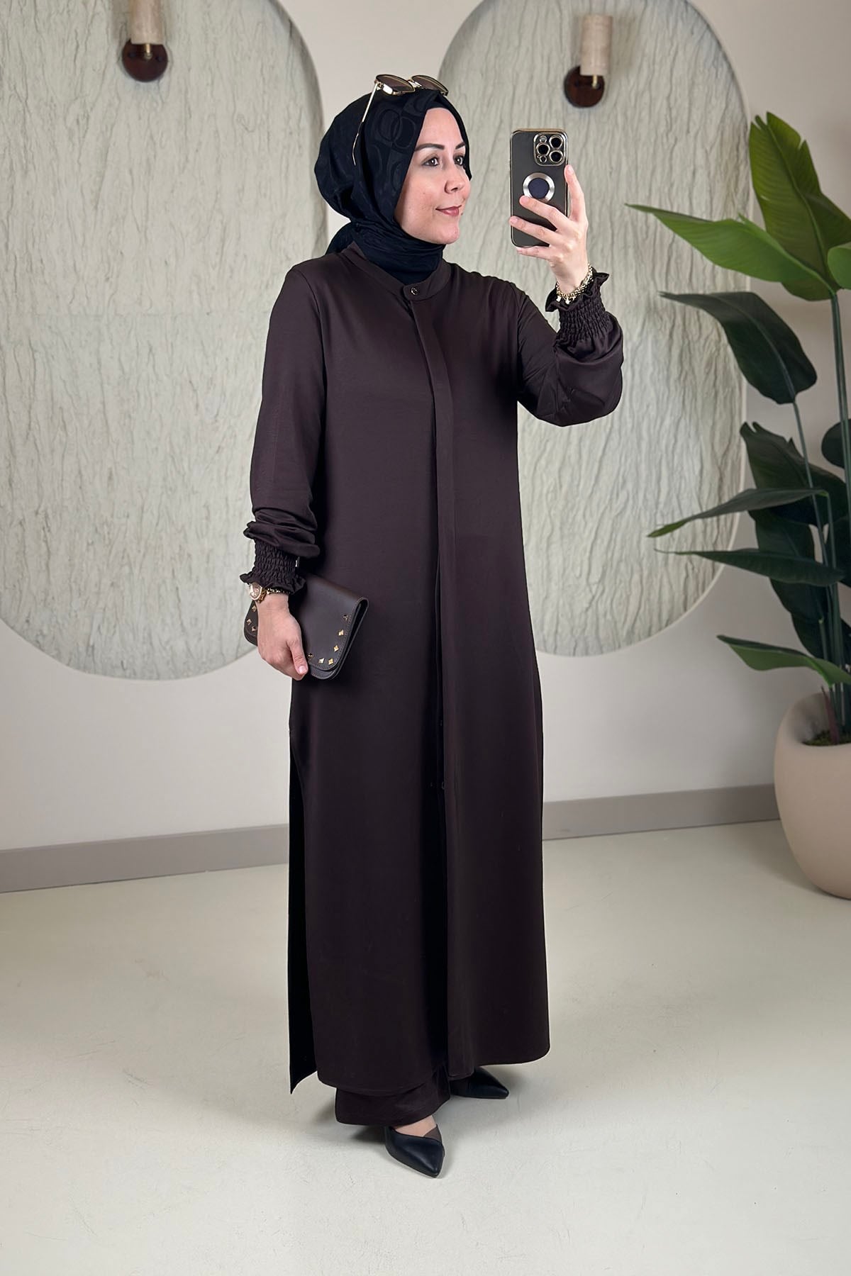 Tesettür Pantolonlu TakımKolu Büzgülü Uzun Tunik ve Bol Paça Pantolon Kadın İkili Takım Kahverengi KADO 268252