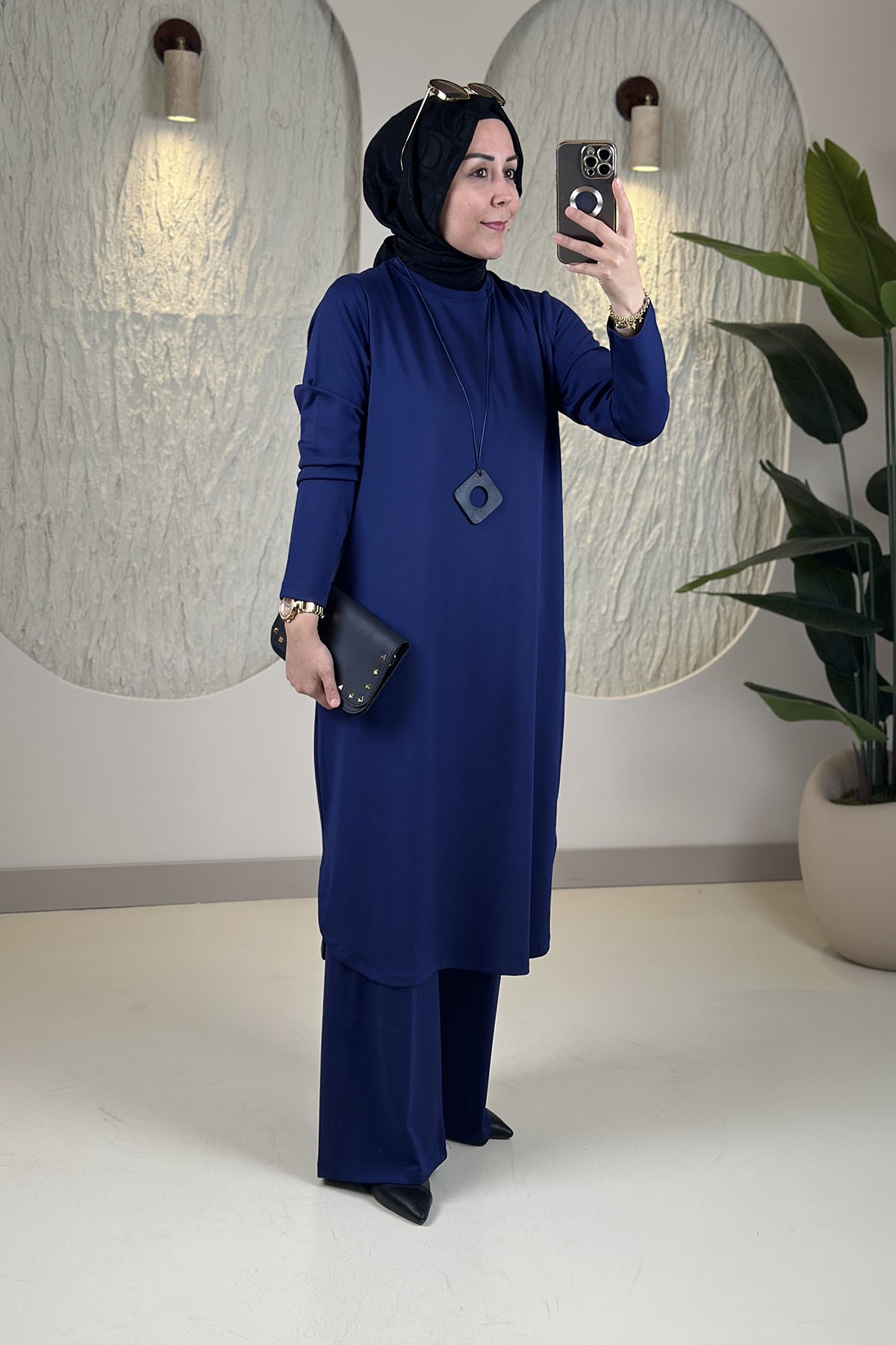 Tesettür Pantolonlu TakımModal Penye Kolyeli Tunik ve Pantolon Kadın İkili Takım Lacivert KADO 268630