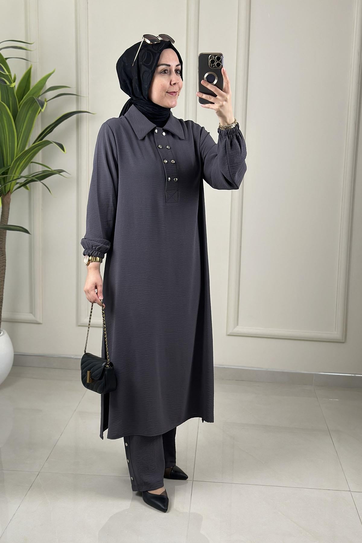 Tesettür Pantolonlu TakımÖnü Yarım Çıtçıtlı Kol Büzgülü Tunik ve Pantolon Kadın İkili Takım Antrasit KADO 251422