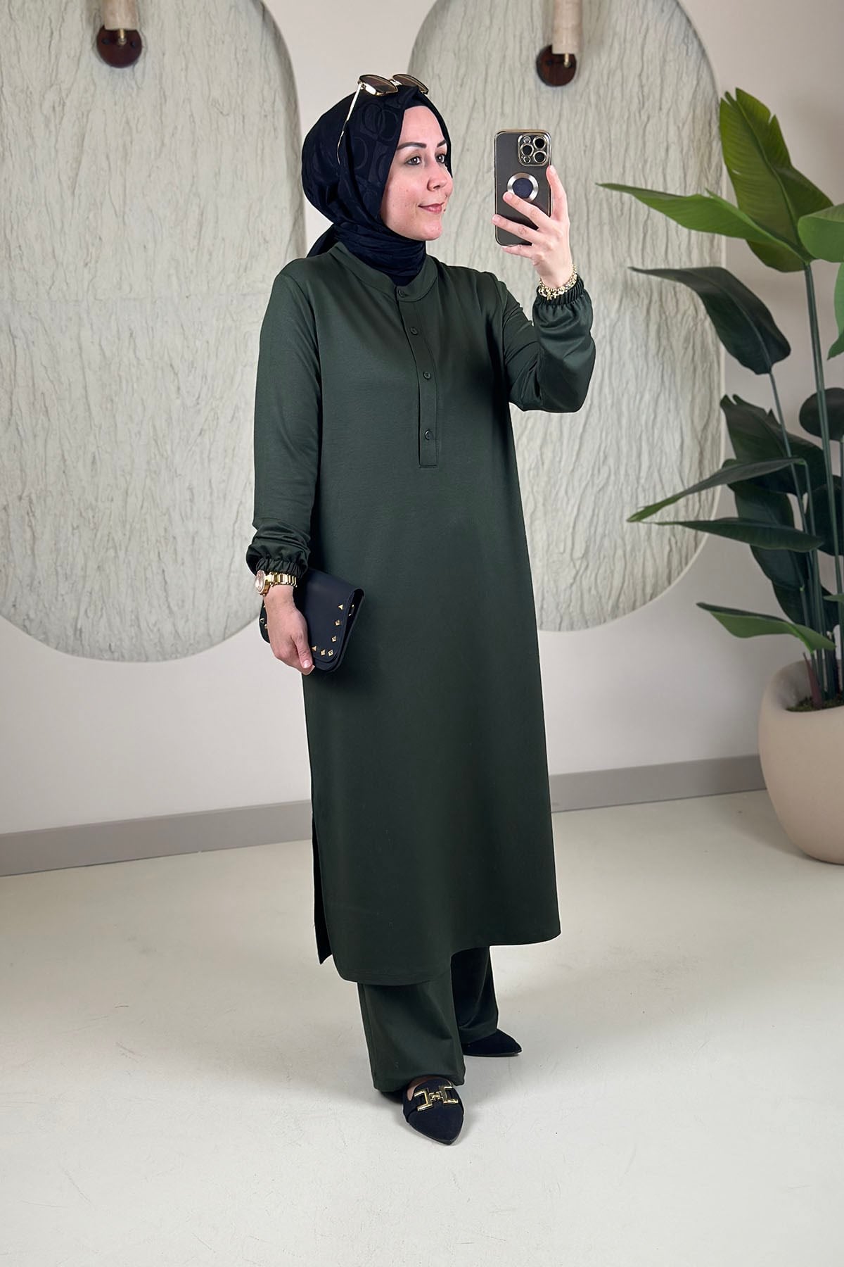 Tesettür Pantolonlu TakımÖnü Yarım Düğmeli Kol Ribanalı Uzun Tunik ve Pantolon Kadın İkili Takım Haki KADO 268186