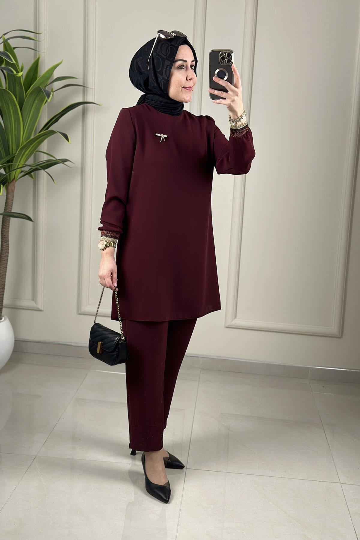 Tesettür Pantolonlu TakımYaka Broş Detaylı Ribanalı Tunik ve Pantolon Kadın İkili Takım Bordo MLH 2626