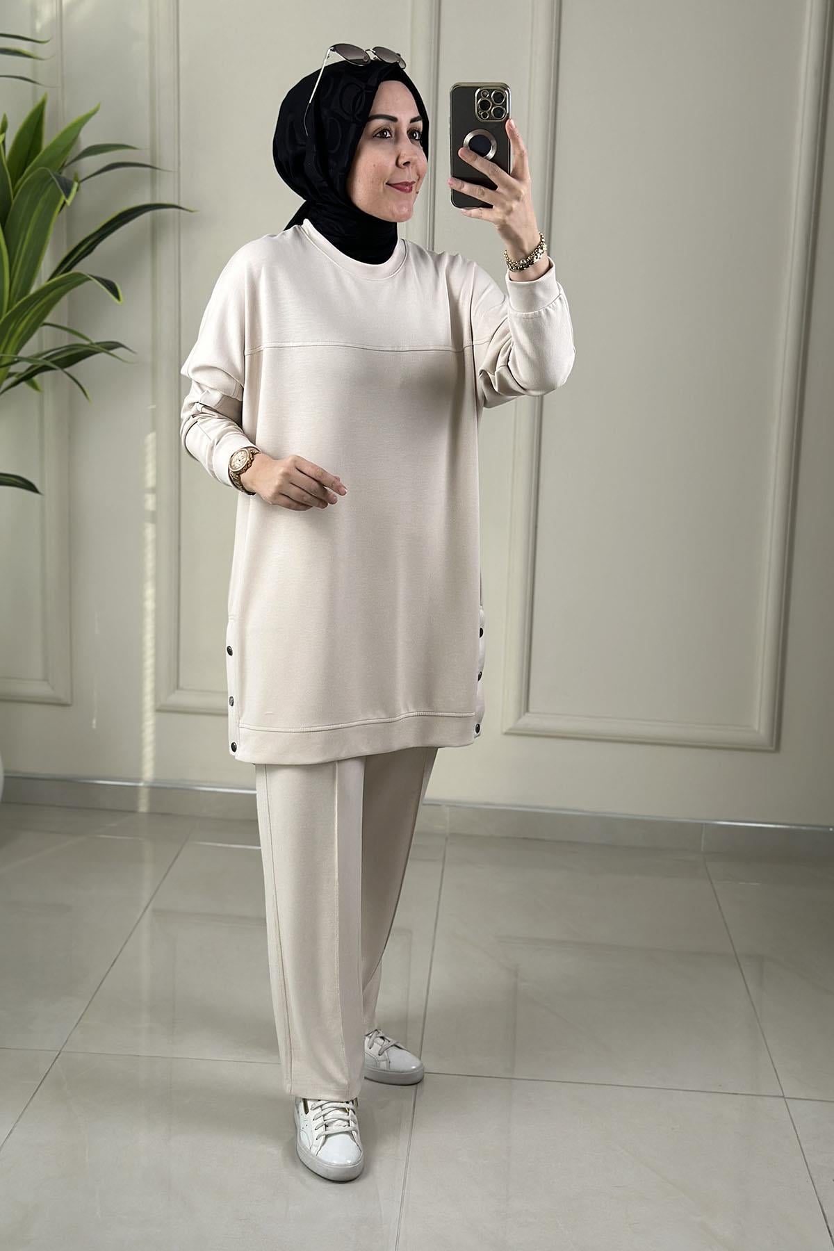 Tesettür Pantolonlu TakımYarasa Kol Yanları Çıtçıtlı Tunik ve Pantolon Kadın İkili Takım Bej KADO 257090