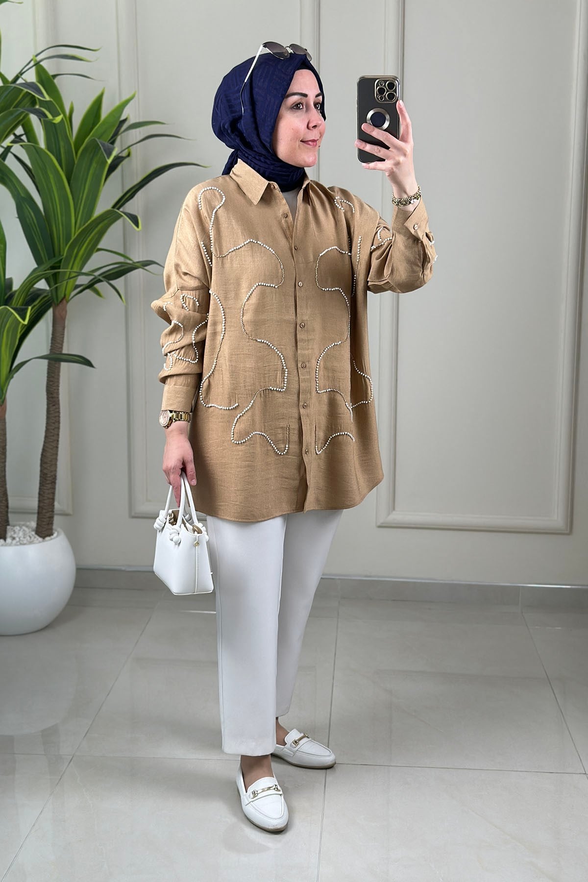 Tesettür Tunik GömlekDüşük Omuz Önü Düğmeli Boncuk İşlemeli Kadın Tunik Camel SLN 5401
