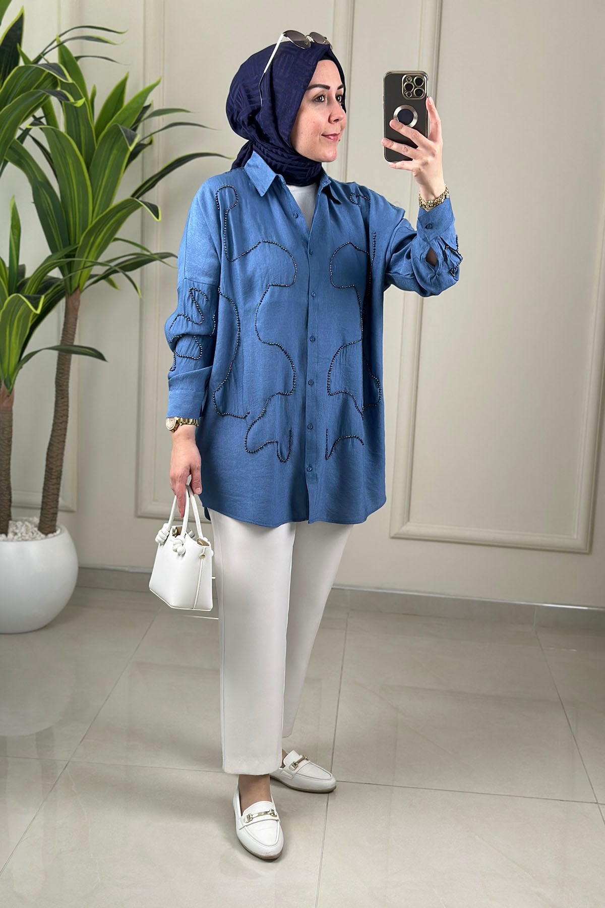 Tesettür Tunik GömlekDüşük Omuz Önü Düğmeli Boncuk İşlemeli Kadın Tunik Mavi SLN 5401