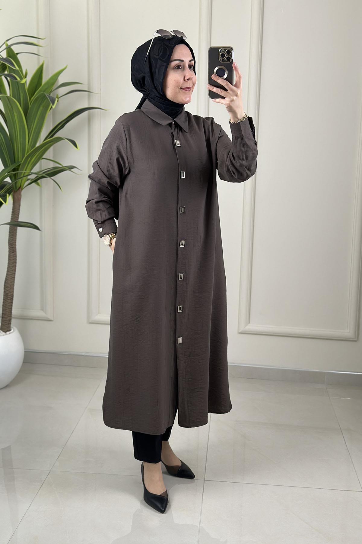 Tesettür Tunik GömlekÖnü Metal Düğmeli Cepli Kadın Tunik Koyu Vizon KADO 262546