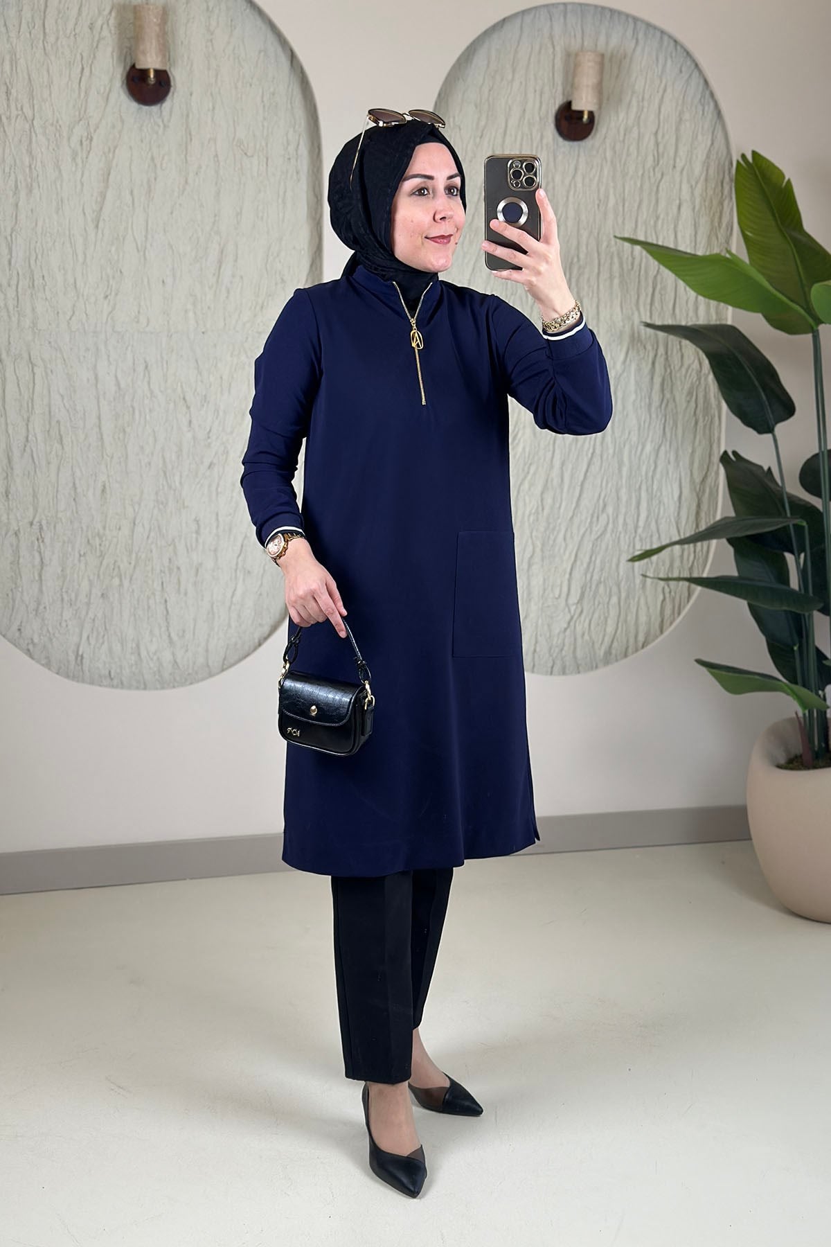 Tesettür Tunik ModelleriAvenna(Armine) Önü Fermuarlı Kol Ribanalı Kadın Tunik Lacivert  AVN 452