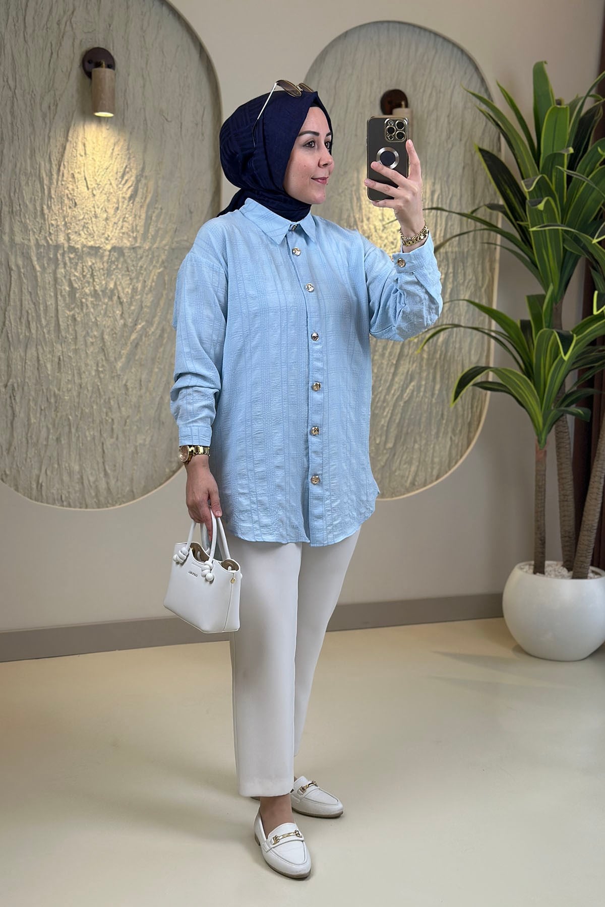 Tesettür Tunik ModelleriDüşük Omuz Önü Düğmeli Gofre Kumaş Kadın Tunik Bebe Mavisi GNR 255