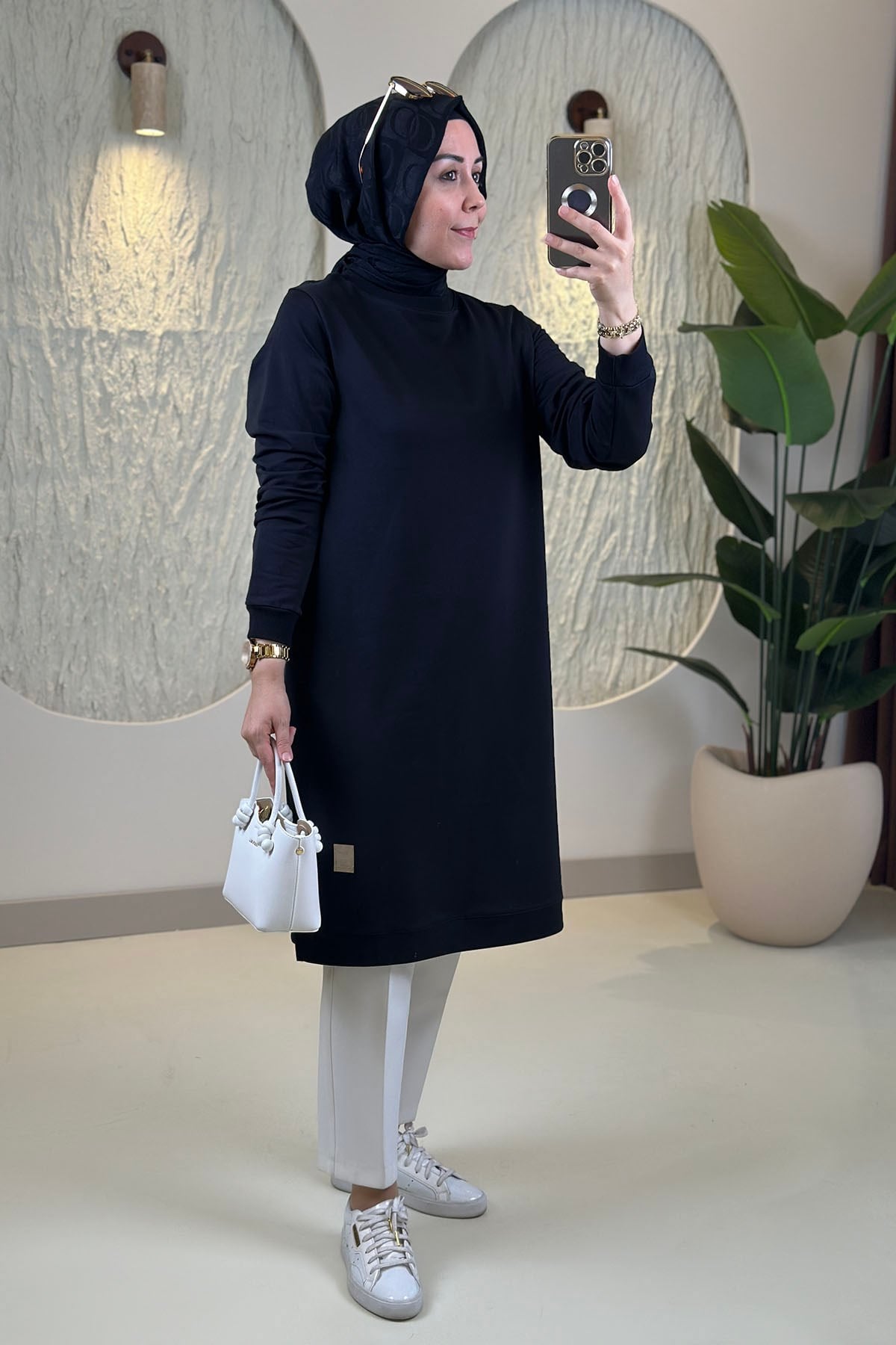 Tesettür Tunik Modelleriİki İplik Kol ve Yaka Ribanalı Basic Kadın Tunik Siyah KADO 7194