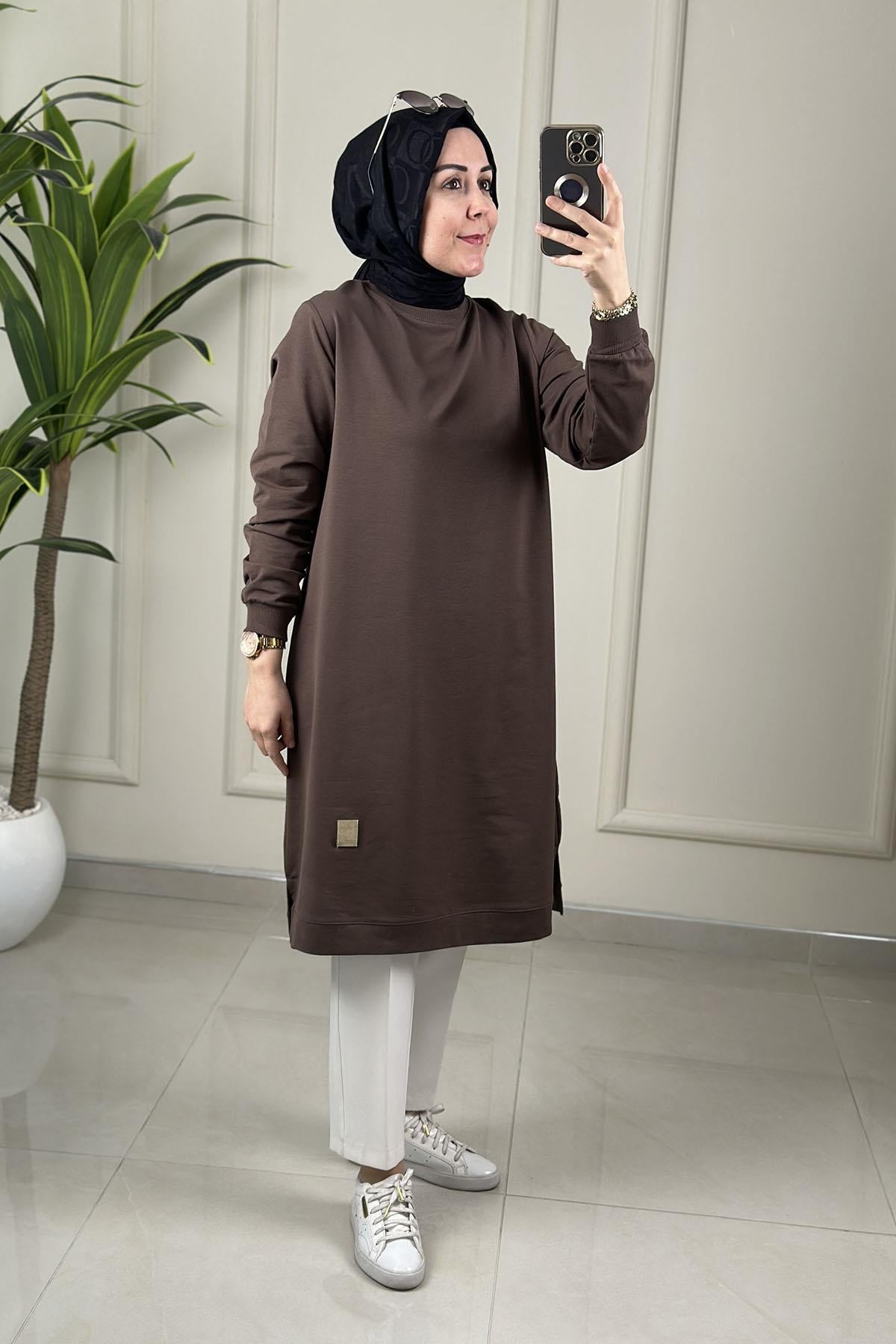 Tesettür Tunik Modelleriİki İplik Kol ve Yaka Ribanalı Basic Kadın Tunik Kahverengi KADO 7194