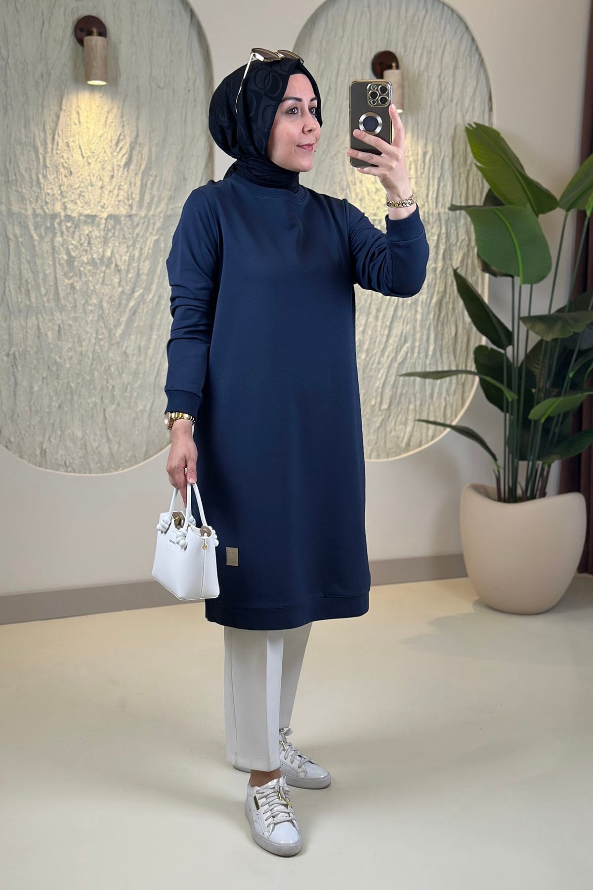 Tesettür Tunik Modelleriİki İplik Kol ve Yaka Ribanalı Basic Kadın Tunik Lacivert KADO 7194