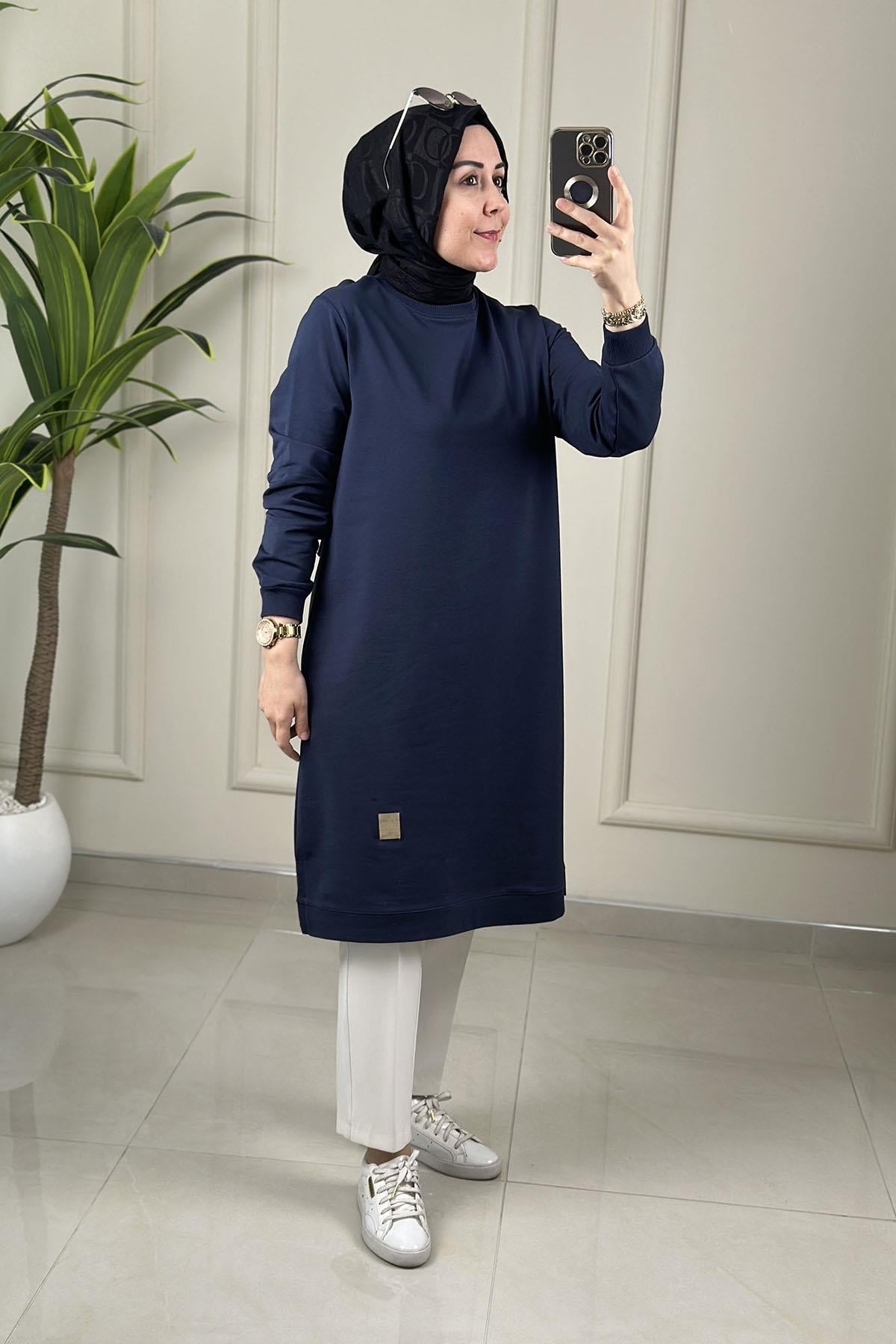 Tesettür Tunik Modelleriİki İplik Kol ve Yaka Ribanalı Basic Kadın Tunik Açık Lacivert KADO 7194