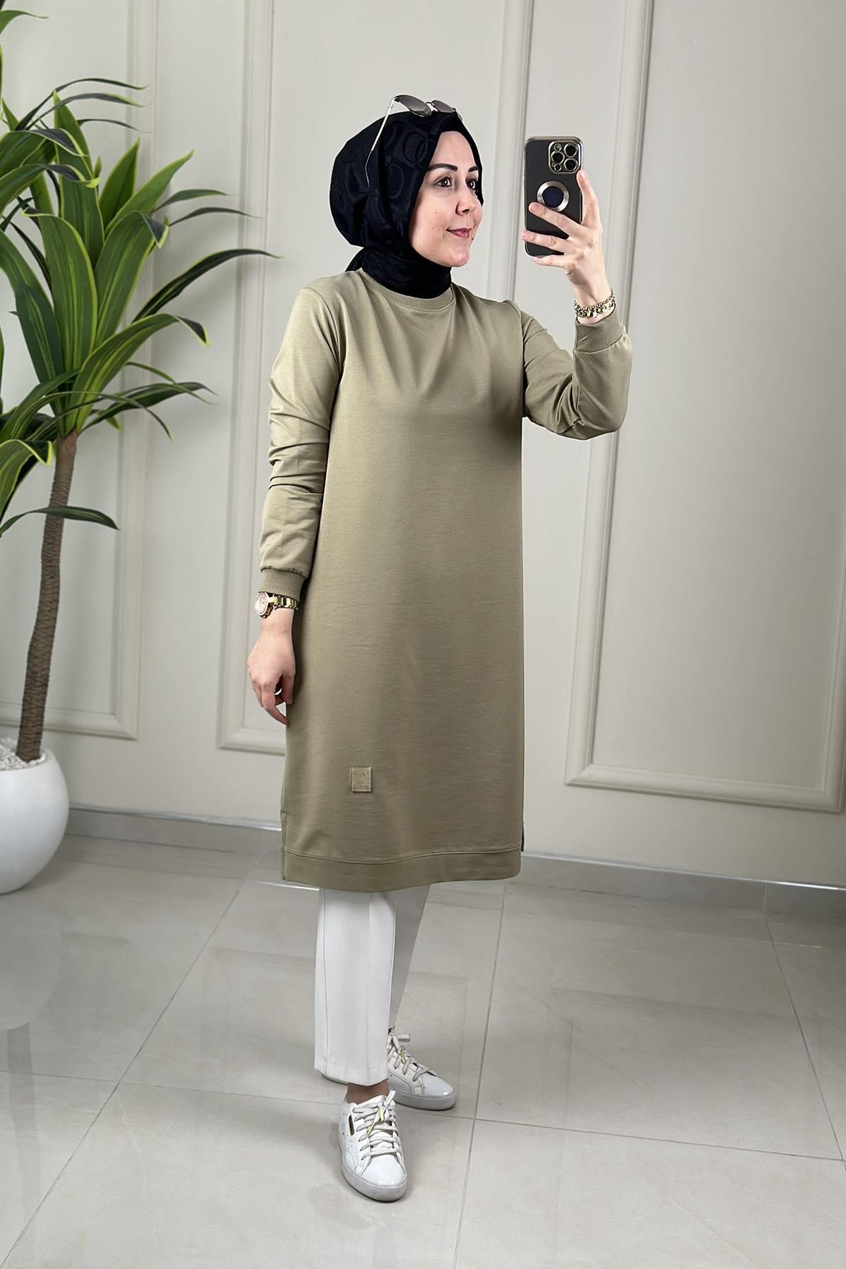 Tesettür Tunik Modelleriİki İplik Kol ve Yaka Ribanalı Basic Kadın Tunik Açık Haki KADO 7194