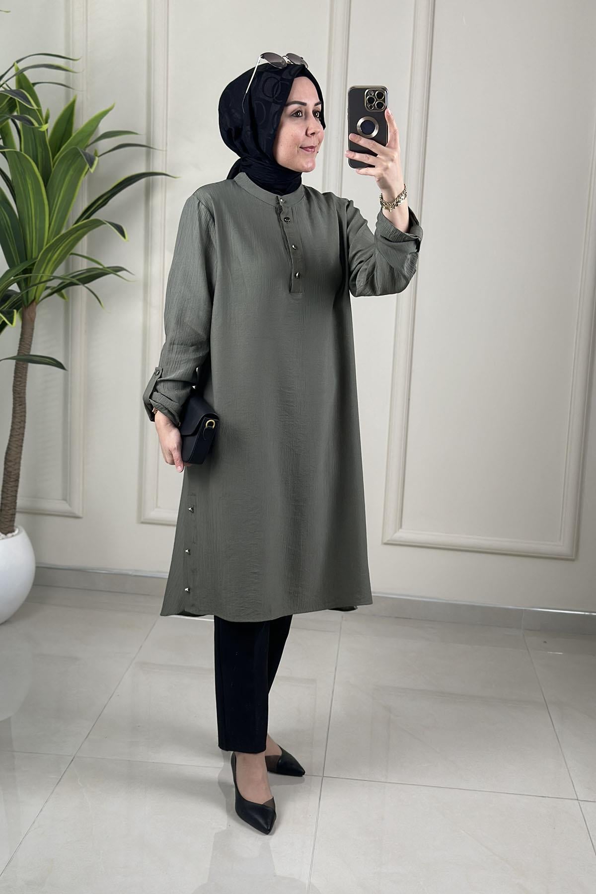 Tesettür Tunik ModelleriKatlama Kol Yan Çıtçıt Detaylı Kadın Tunik Haki KADO 262720