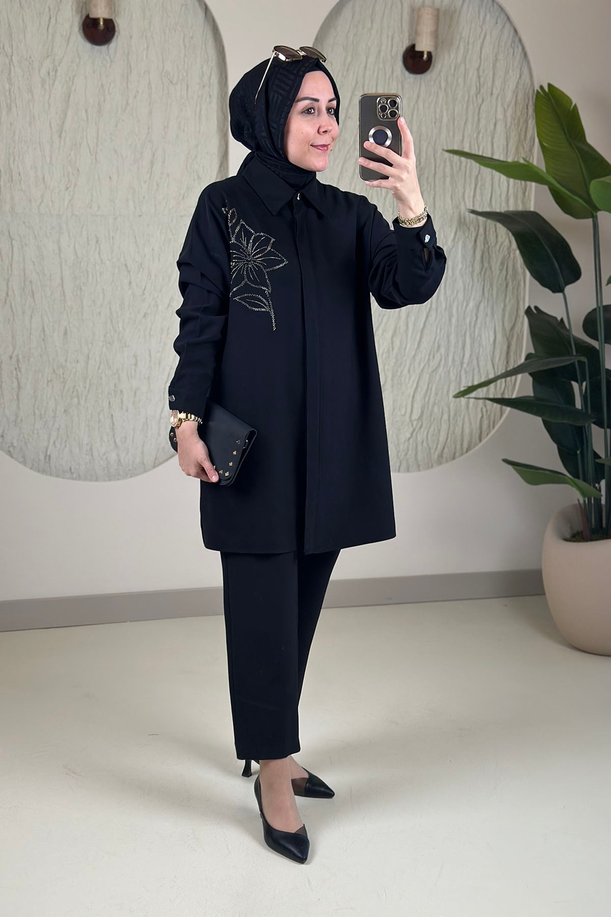 Tesettür Tunik ModelleriModal Tensel Önü Düğmeli Taş Detaylı Kadın Tunik Siyah KADO 268200