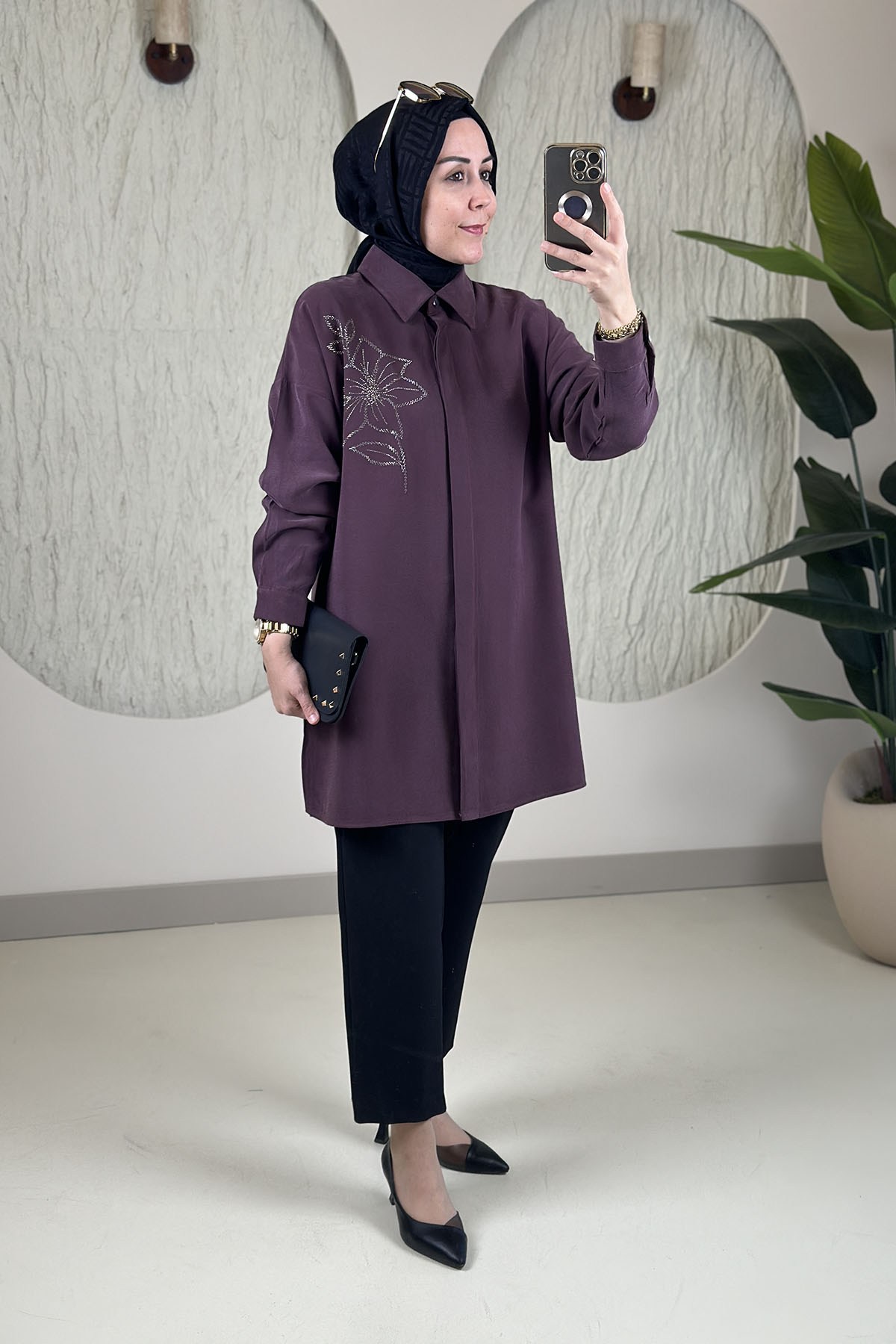 Tesettür Tunik ModelleriModal Tensel Önü Düğmeli Taş Detaylı Kadın Tunik Mürdüm KADO 268200