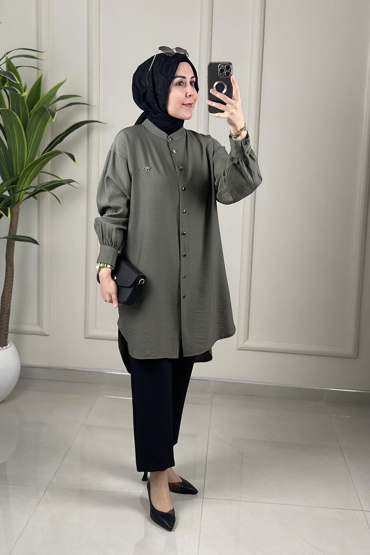Tesettür Tunik ModelleriÖnü Düğmeli Aksesuar Detaylı Kadın Tunik Haki KADO 262622