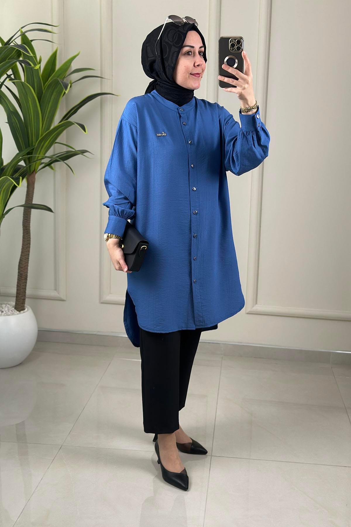 Tesettür Tunik ModelleriÖnü Düğmeli Aksesuar Detaylı Kadın Tunik Mavi KADO 262622
