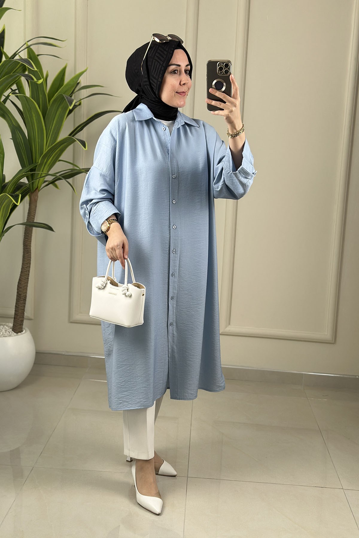 Tesettür Tunik ModelleriÖnü Düğmeli Rahat Kesim Kol Apolet Detaylı Kadın Tunik Mavi EYL 2209