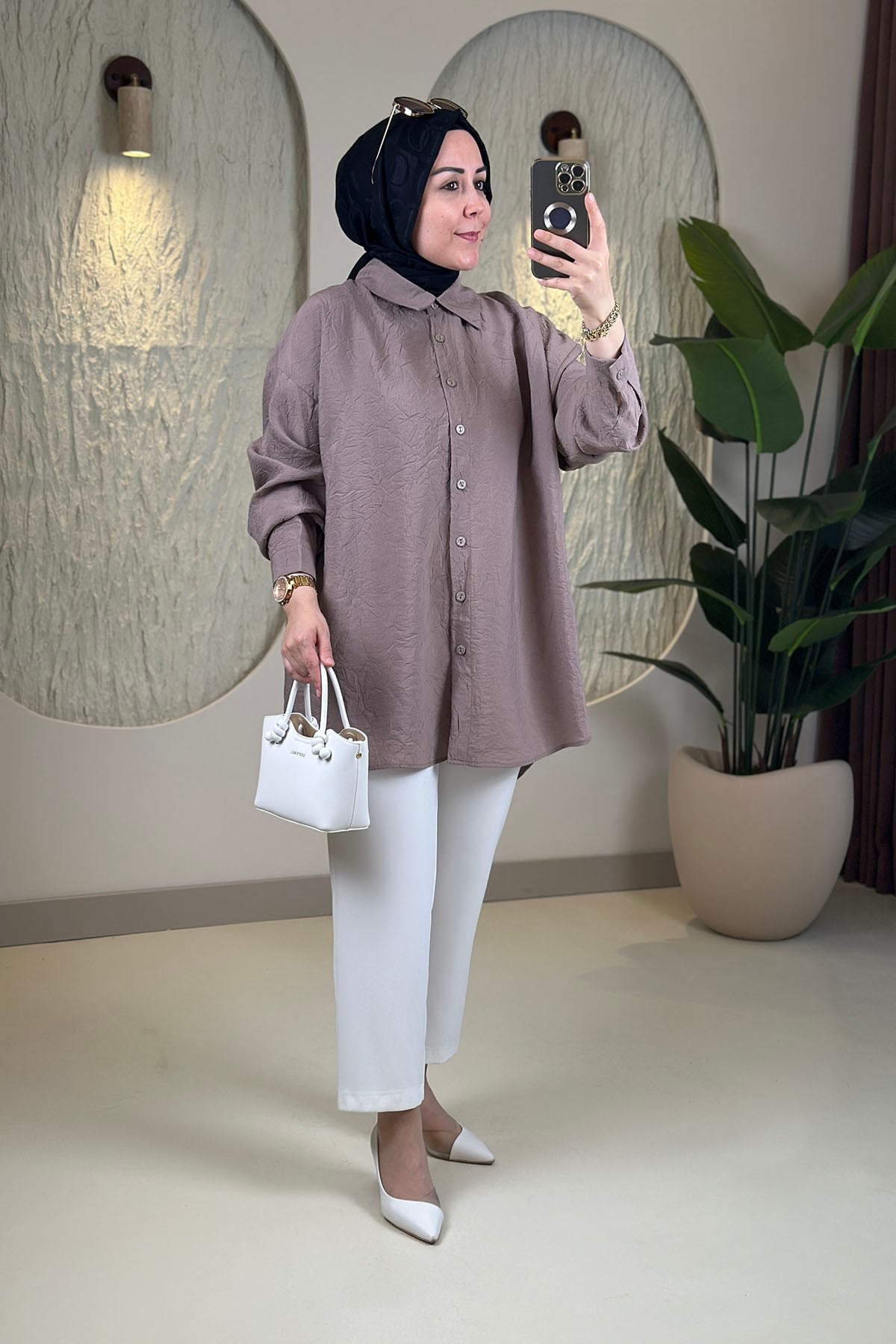 Tesettür Tunik ModelleriÖnü Füğmeli Düşük Omuz Oversize Kadın Tunik Vizon KADO 262062