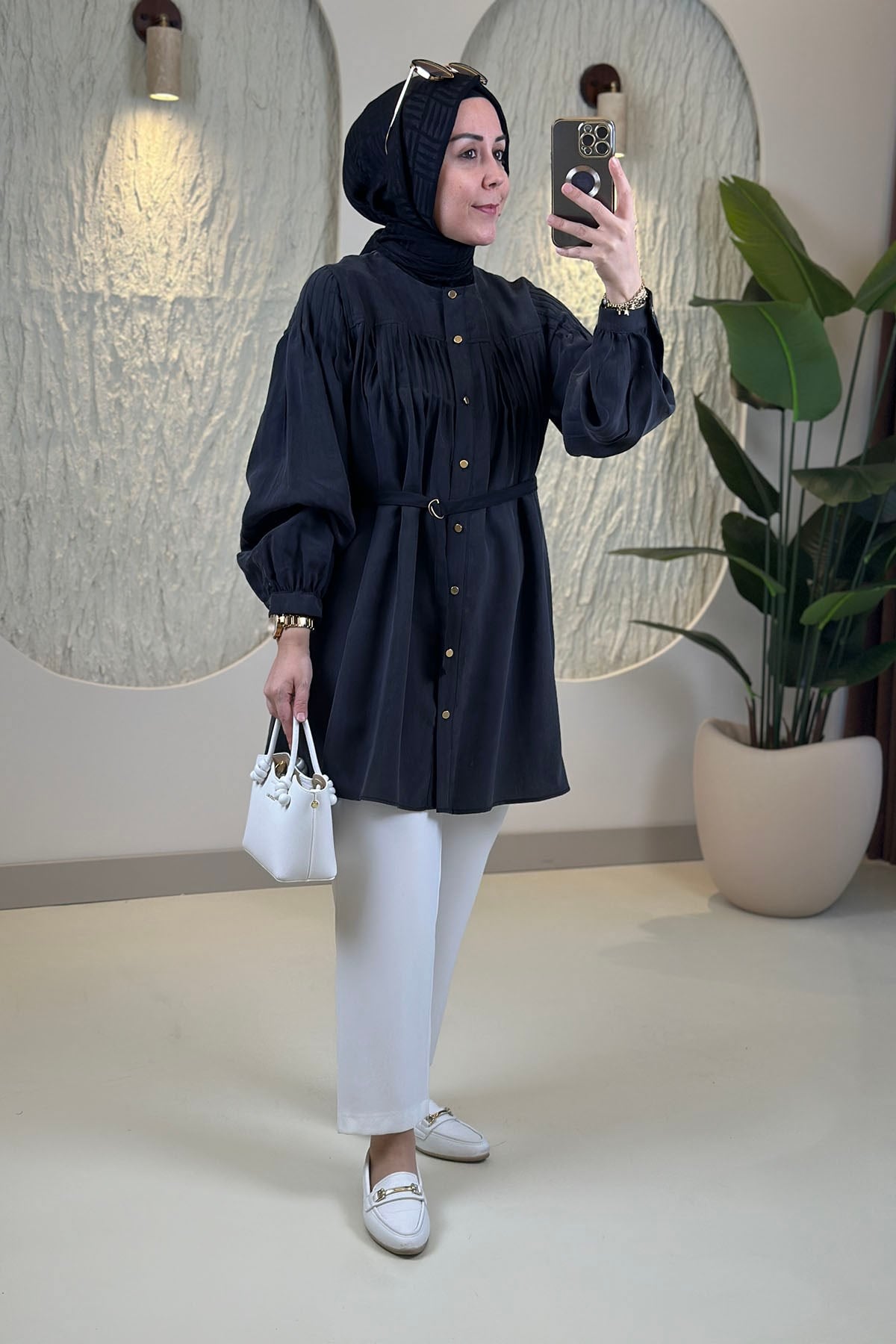 Tesettür Tunik ModelleriÖnü ve Arkası Nervürlü Beli Kemerli Kadın Tunik Siyah EYL 2124