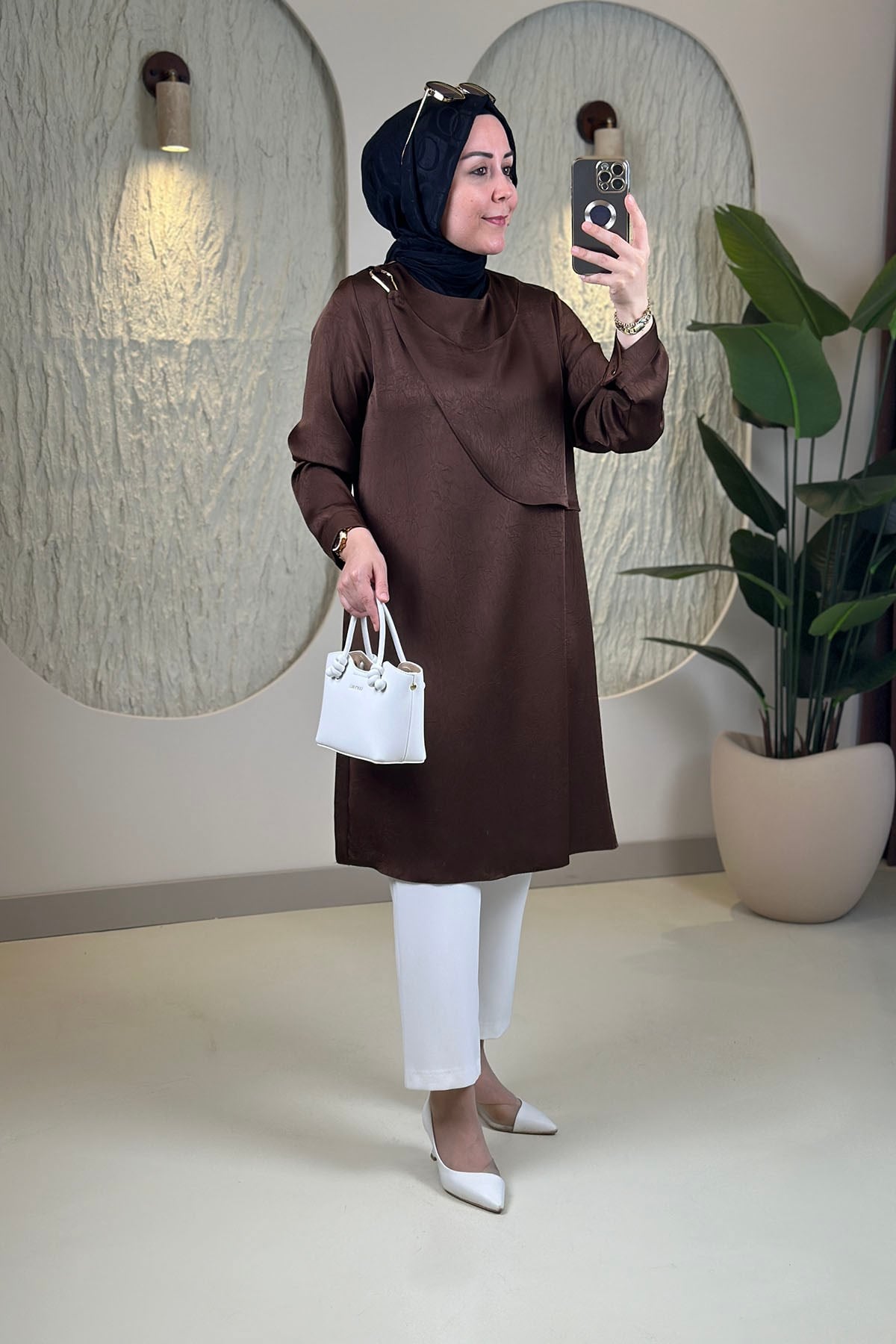 Tesettür Tunik ModelleriQupra Kumaş Anvelop Tokalı Kadın Tunik Kahverengi QTN 7104