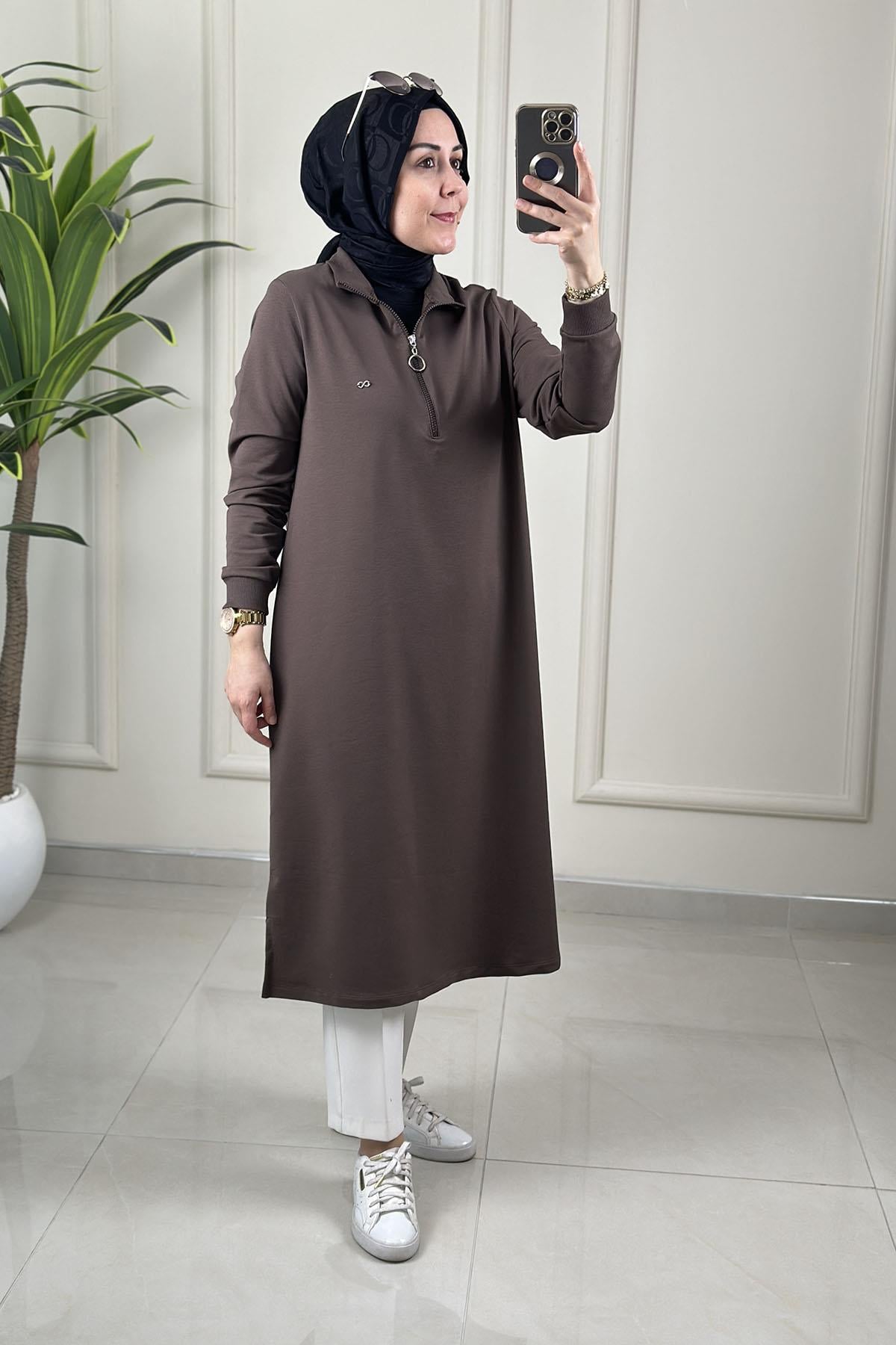 Tesettür Tunik ModelleriYaka ve Kol Ribanalı Önü Yarım Fermuarlı Kadın Tunik Vizon KADO 257322