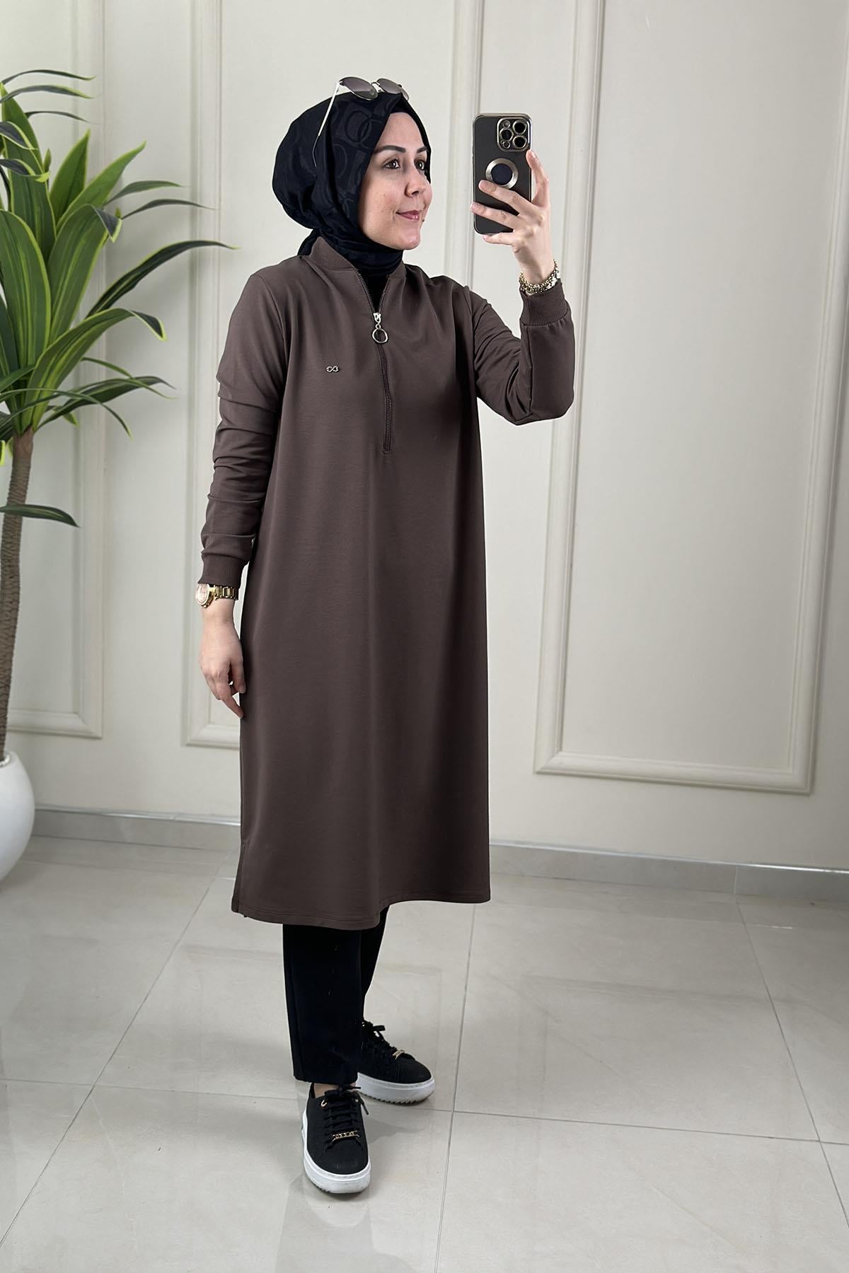 Tesettür Tunik ModelleriYaka ve Kol Ribanalı Önü Fermuarlı Kadın Tunik Kahverengi KADO 262630