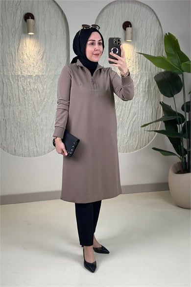 Tesettür Tunik ModelleriArmine Trend Önü Yarım Fermuarlı Ribanalı Kadın Tunik Vizon ARM 456
