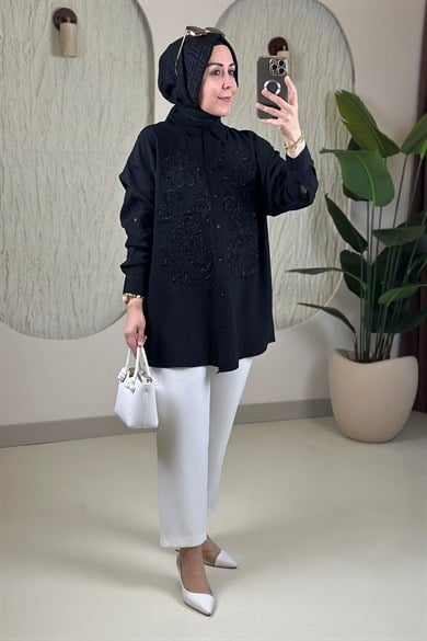 Tesettür Tunik ModelleriDüşük Omuz Nakış ve Taş İşlemeli Kadın Tunik Siyah SLN 5455
