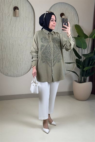Tesettür Tunik ModelleriDüşük Omuz Nakış ve Taş İşlemeli Kadın Tunik Yeşil SLN 5455