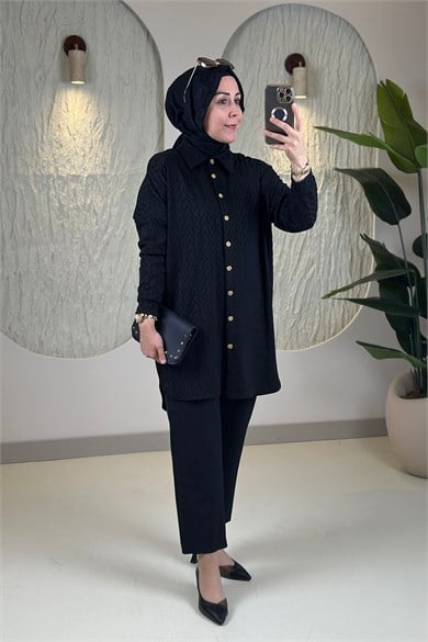 Tesettür Tunik ModelleriDüşük Omuz Önü Düğmeli Kendinden Desenli Kadın Örme Tunik Siyah KADO 257612