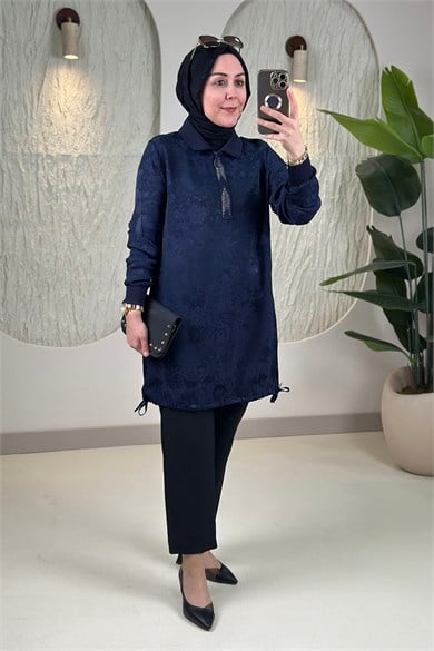 Tesettür Tunik ModelleriJakar Qupra Önü Yarım Fermuarlı Taşlı Ribana Detaylı Kadın Tunik Lacivert KADO 262052
