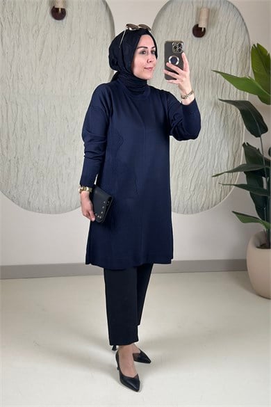 Tesettür Tunik ModelleriMerserize Triko Önü Kendinen Desenli Kadın Tunik Lacivert KADO 2726073