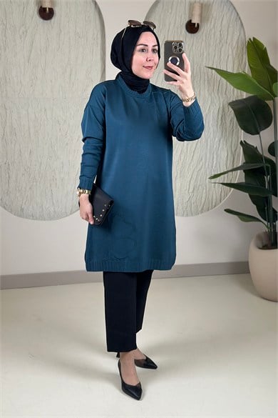 Tesettür Tunik ModelleriMerserize Triko Düşük Omuz Kendinden Desenli Kadın Tunik Petrol Yeşili KADO 2726074