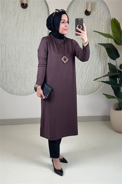Tesettür Tunik ModelleriModal Penye Kolyeli Uzun Kadın Tunik Kahverengi KADO 268618