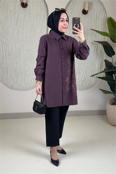 Tesettür Tunik ModelleriModal Tensel Önü Düğmeli Nakış ve Taş Detaylı Kadın Tunik Mürdüm KADO 268358