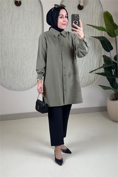 Tesettür Tunik ModelleriModal Tensel Önü Düğmeli Nakış ve Taş Detaylı Kadın Tunik Yeşil KADO 268358