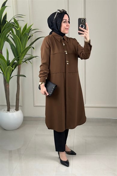 Tesettür Tunik ModelleriÖnü Gizli Düğmeli Broş Detaylı Kadın Tunik Taba MLH 2618